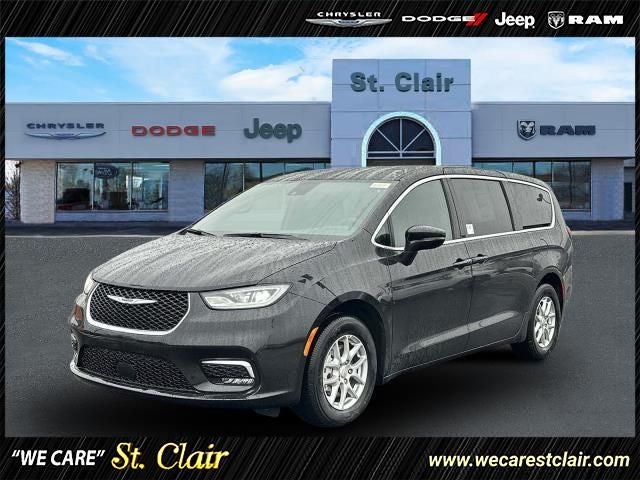 2026 Chrysler Pacifica PACIFICA SELECT in Diamond Black Crystal Pearl-Coat Exterior Paint — front three-quarter view