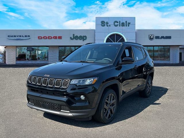 2026 Jeep Compass COMPASS LIMITED ALTITUDE 4X4 in Diamond Black Crystal Pearl-Coat Exterior Paint — front three-quarter view